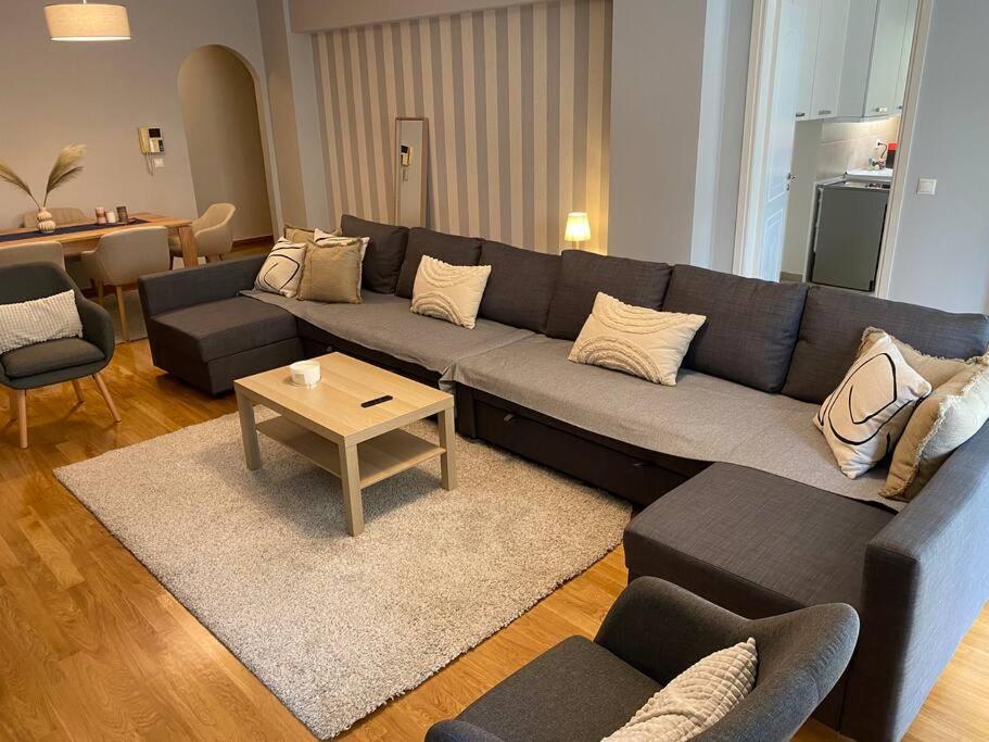 Classy 3Br With 2 Bathrooms Apartment In Marousi Atene Esterno foto