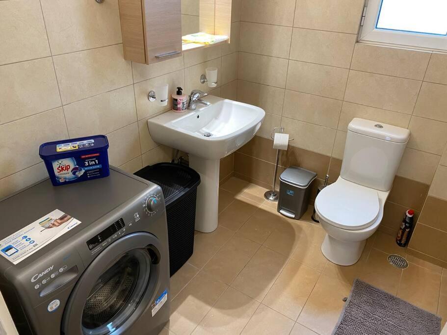 Classy 3Br With 2 Bathrooms Apartment In Marousi Atene Esterno foto