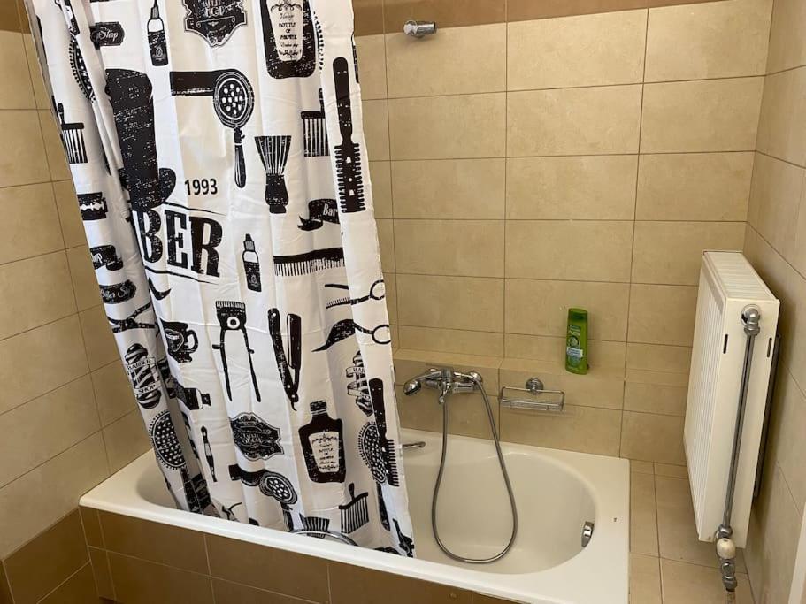 Classy 3Br With 2 Bathrooms Apartment In Marousi Atene Esterno foto