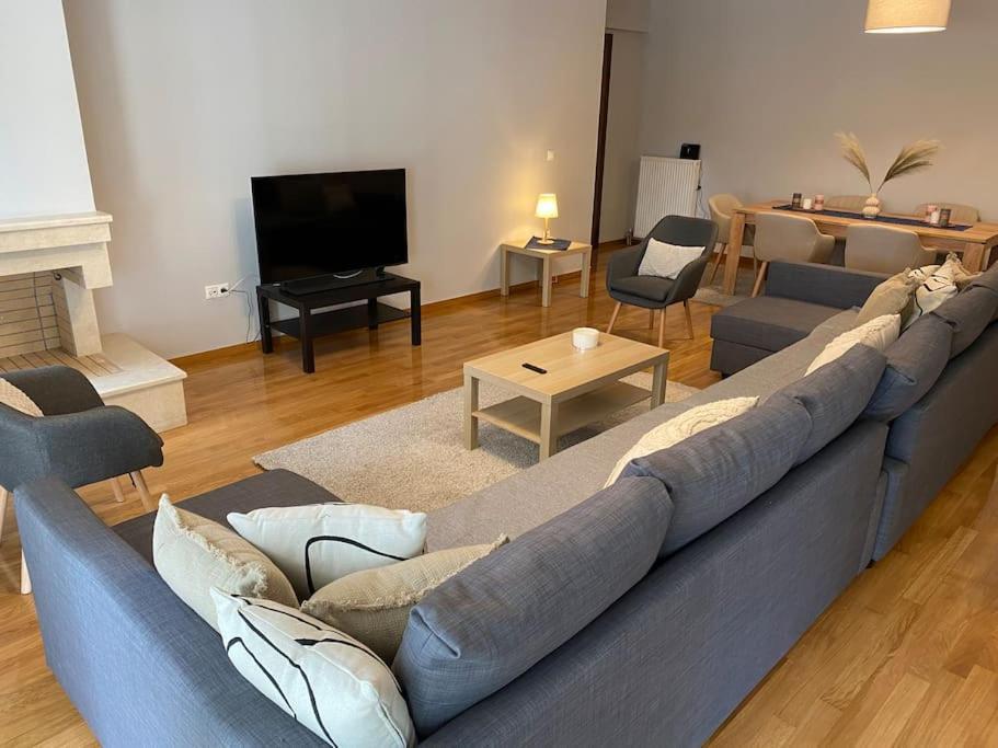 Classy 3Br With 2 Bathrooms Apartment In Marousi Atene Esterno foto
